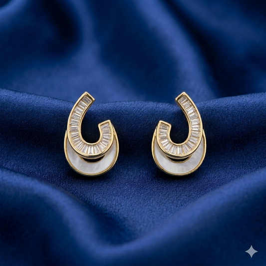 Moonlight Curve Studs - KN05